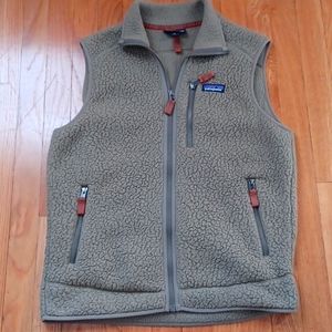 Patagonia retro pile fleece vest light olive color in good condition.